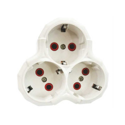 Triplu stecher schuko triunghi Triplu stecher schuko triunghi